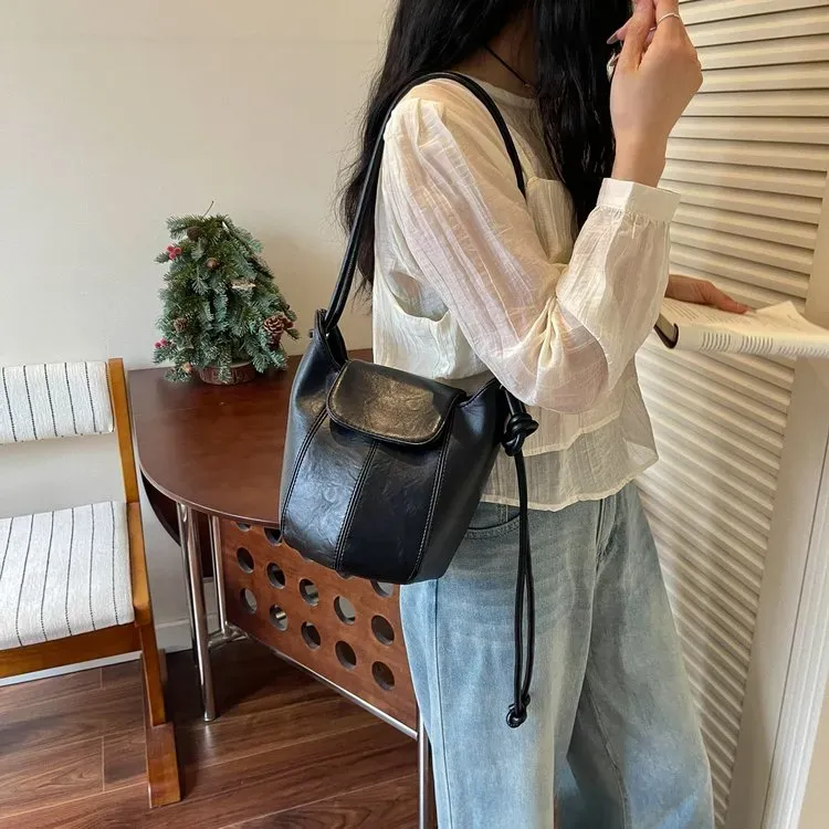 Tas Selempang Wanita Bahan PU Sintetis Polos Bentuk Kotak Tali Panjang Resleting Stok China