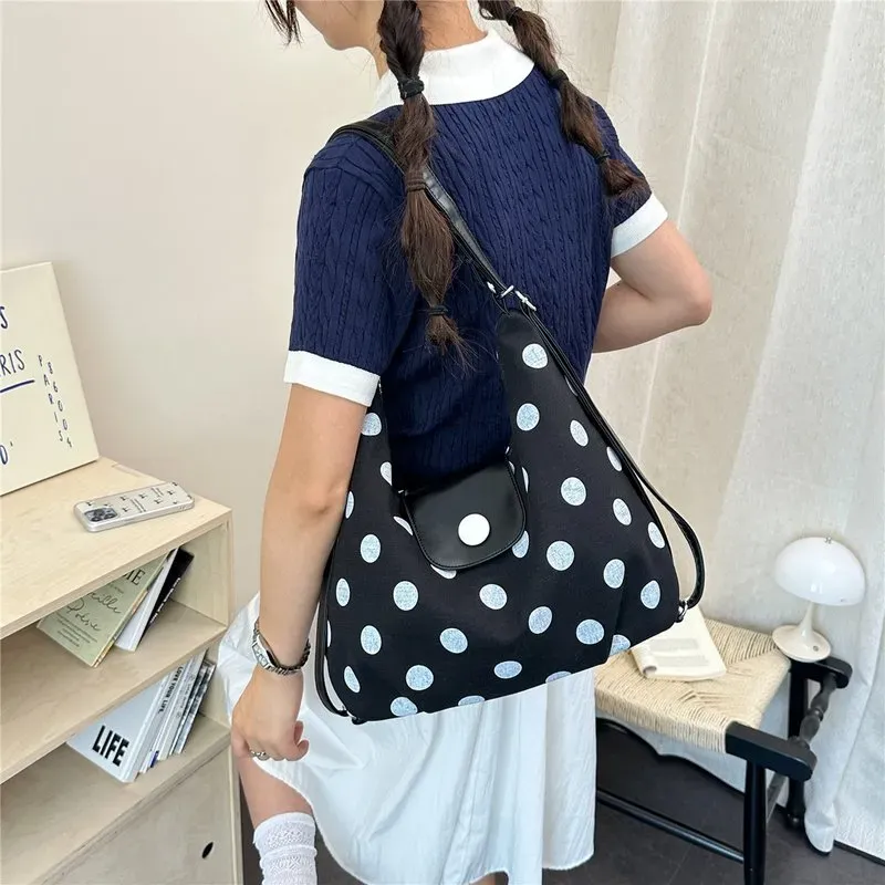 Tas Selempang Wanita Bahan PU Sintetis Motif Polkadot Warna Hitam Model Hobo Katalog Grosir
