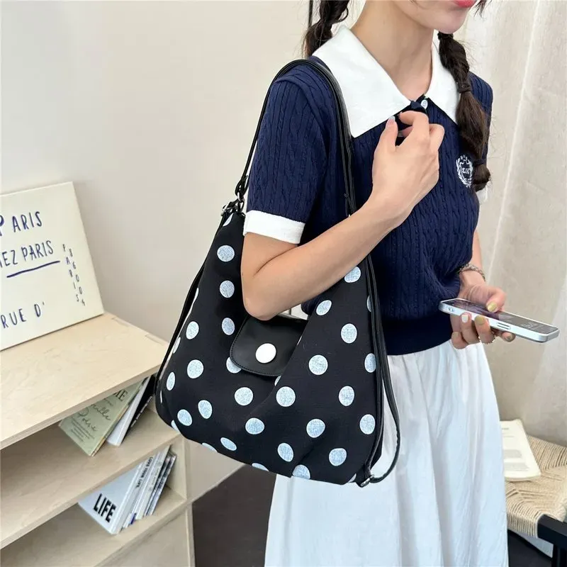 Tas Selempang Wanita Bahan PU Sintetis Motif Polkadot Warna Hitam Model Hobo Katalog Grosir