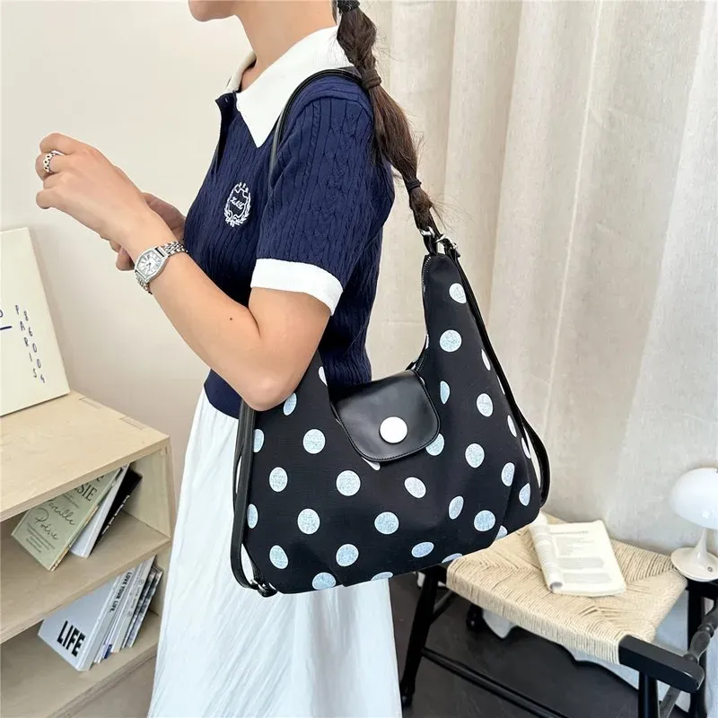 Tas Selempang Wanita Bahan PU Sintetis Motif Polkadot Warna Hitam Model Hobo Katalog Grosir