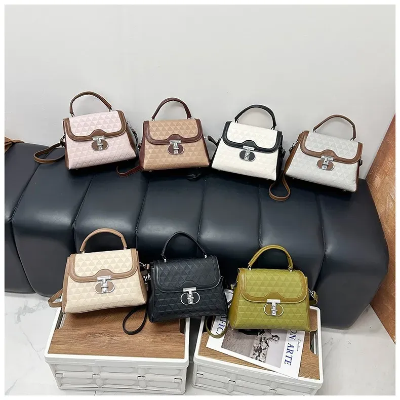 Tas Selempang Wanita Bahan PU Sintetis Motif Print Warna Putih Bentuk Kotak Tali Koleksi