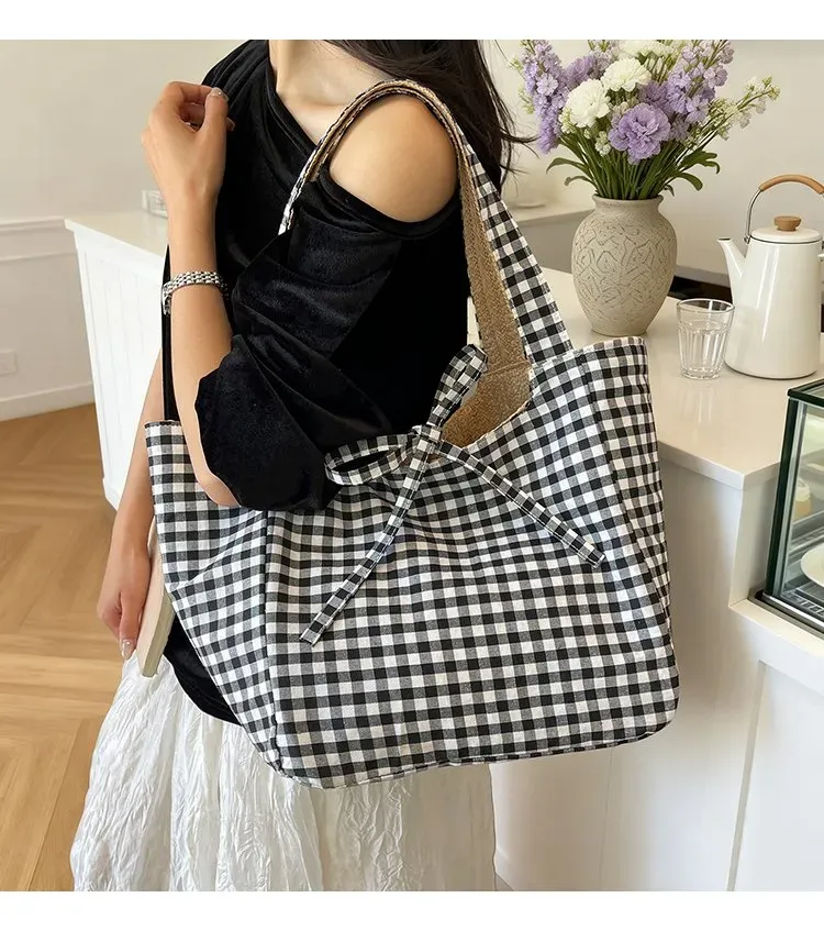 Tas Selempang Wanita Bahan PU Sintetis Motif Polkadot Warna Hitam Bentuk Kotak Stok Grosir kategori tas selempang grosir