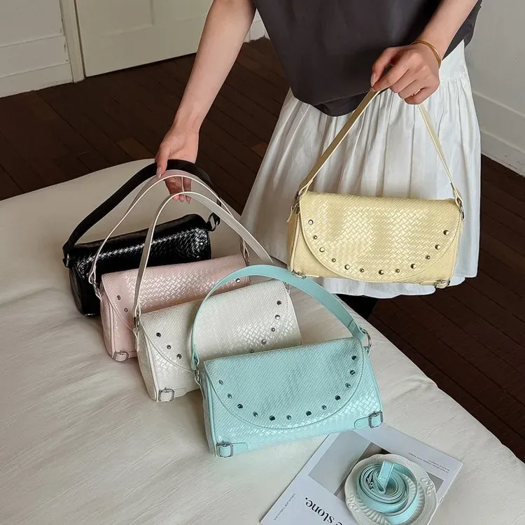 Tas Selempang Wanita Bahan PU Sintetis Tekstur Anyam Warna Biru Bentuk Crescent Grosir Import