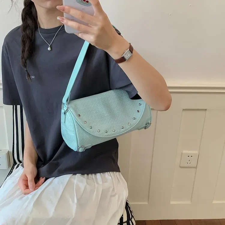 Tas Selempang Wanita Bahan PU Sintetis Tekstur Anyam Warna Biru Bentuk Crescent Grosir Import
