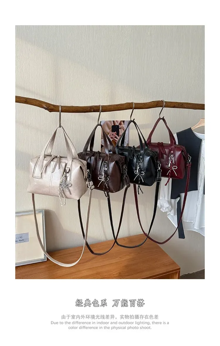 Tas Kosmetik Bahan PU Sintetis Polos Warna Hitam Bentuk Kotak Tali Panjang Grosir Import