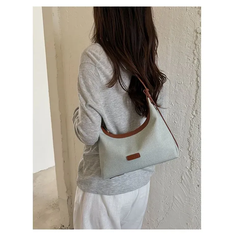 Tas Selempang Wanita Bahan PU Sintetis Polos Warna Biru Model Hobo Tali Panjang Resleting
