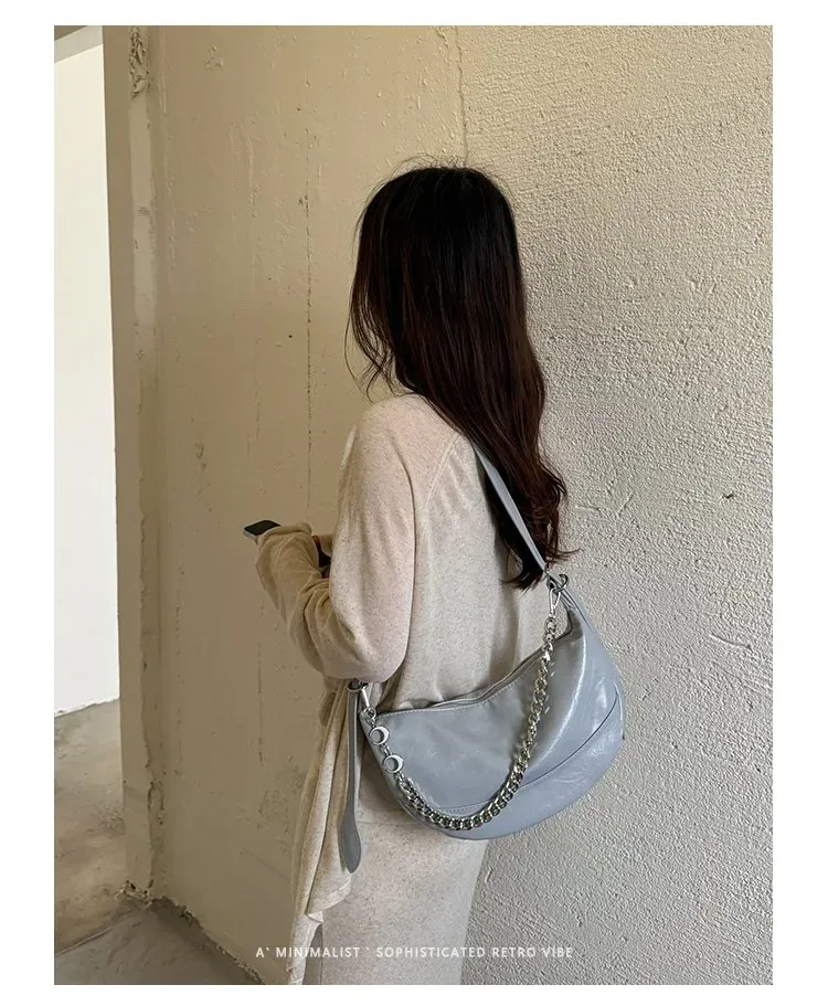 Tas Selempang Wanita Bahan PU Sintetis Polos Warna Hitam Bentuk Crescent Tali Mini Grosir