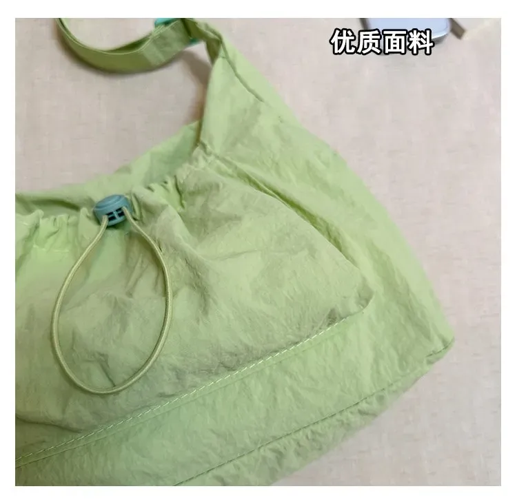 Tas Selempang Wanita Bahan Nylon Polos Warna Hijau Model Hobo Tali Panjang Grosir Import