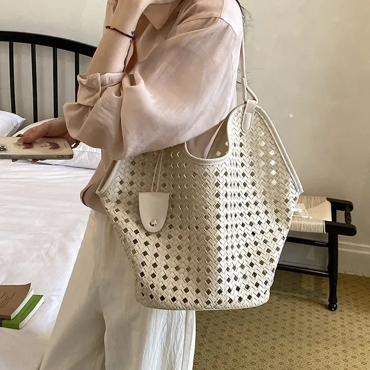 Tas Selempang Wanita Bahan PU Sintetis Motif Print Warna Putih Bentuk Kotak Tali Grosir Import
