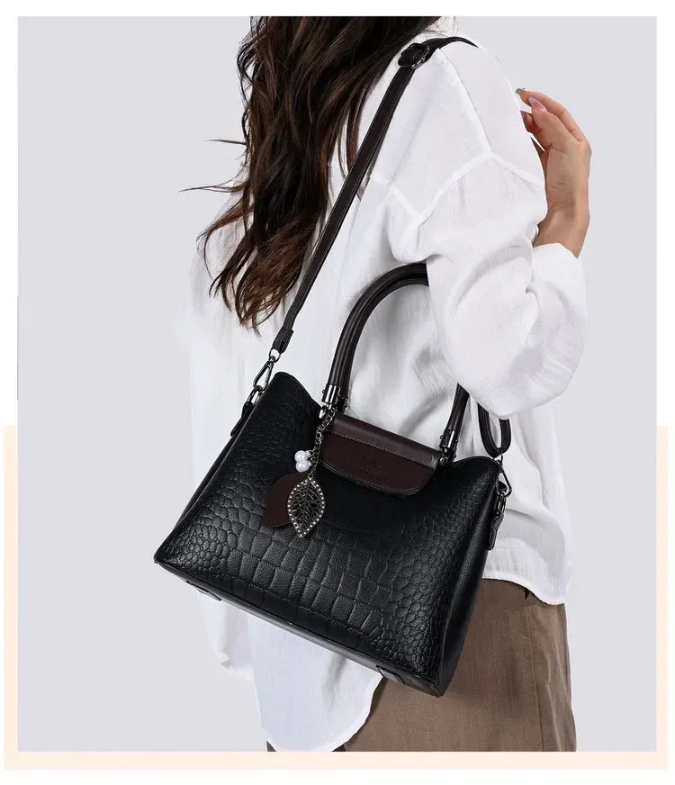 Tas Selempang Wanita Bahan PU Sintetis Model Quilted Bentuk Kotak Tali Panjang Resleting