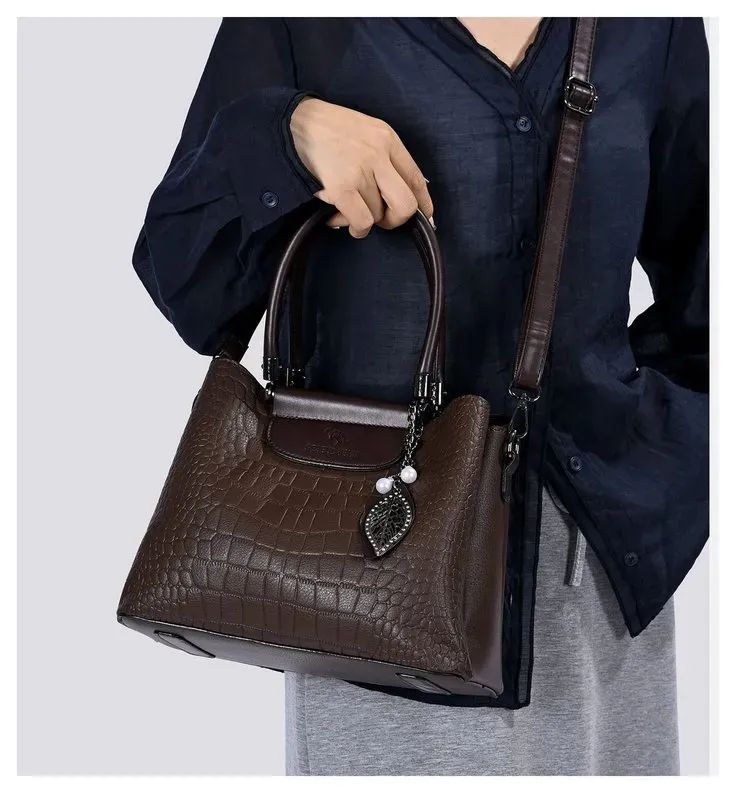 Tas Selempang Wanita Bahan PU Sintetis Model Quilted Bentuk Kotak Tali Panjang Resleting