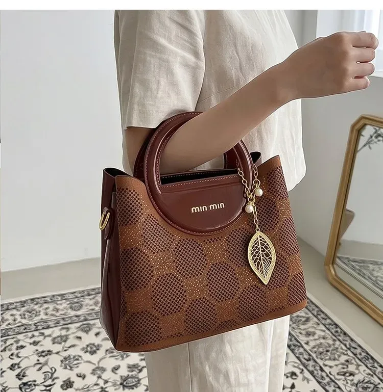 Tas Selempang Wanita Bahan PU Sintetis Polos Warna Pink Bentuk Kotak Tali Lebar Grosir Import