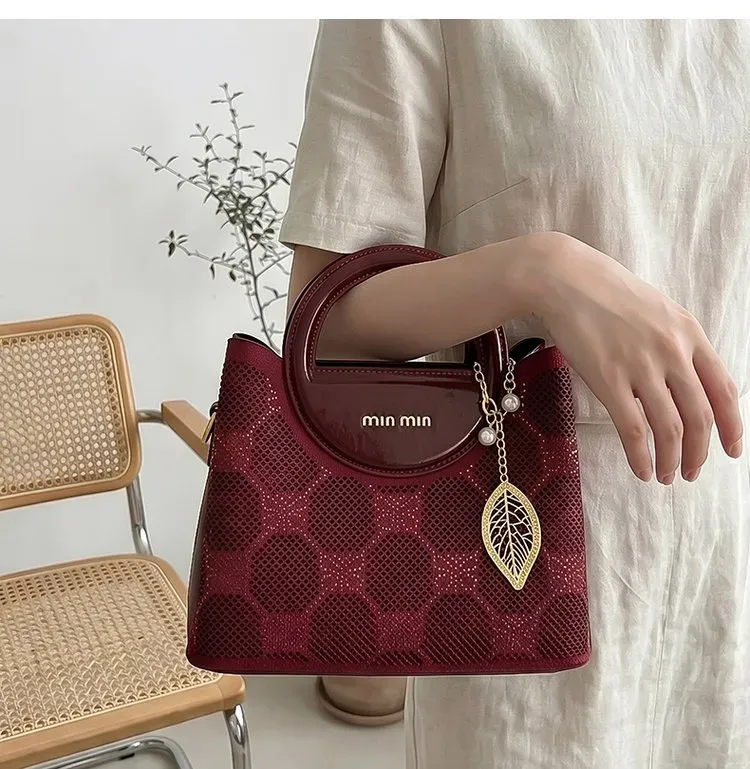 Tas Selempang Wanita Bahan PU Sintetis Polos Warna Pink Bentuk Kotak Tali Lebar Grosir Import