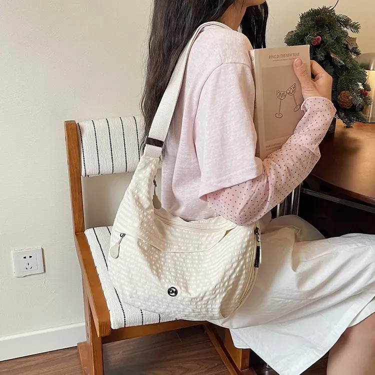 Tas Selempang Wanita Bahan Nylon Motif Print Warna Abu-Abu Bentuk Crescent Tali Grosir Import