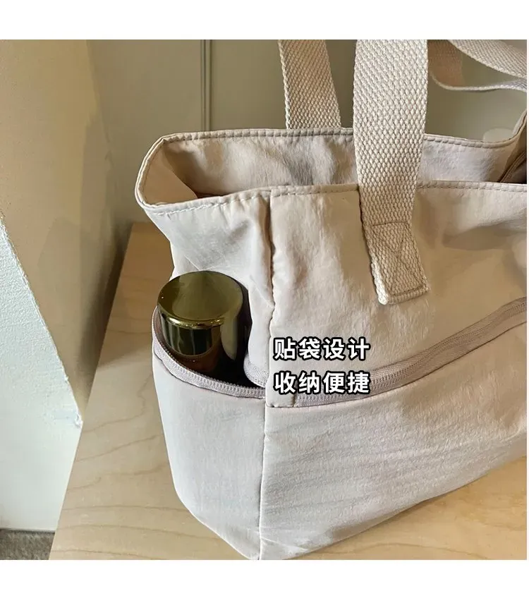 Tas Selempang Wanita Bahan Nylon Polos Bentuk Kotak Tali Lebar Resleting Koleksi Reseller