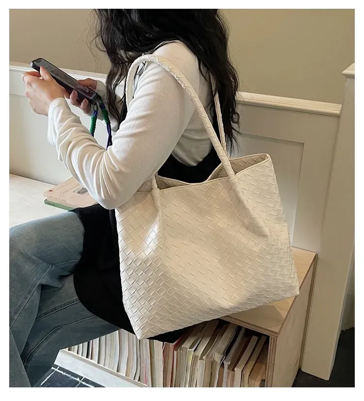Tas Selempang Wanita Bahan PU Sintetis Model Quilted Warna Putih Bentuk Kotak Grosir Import