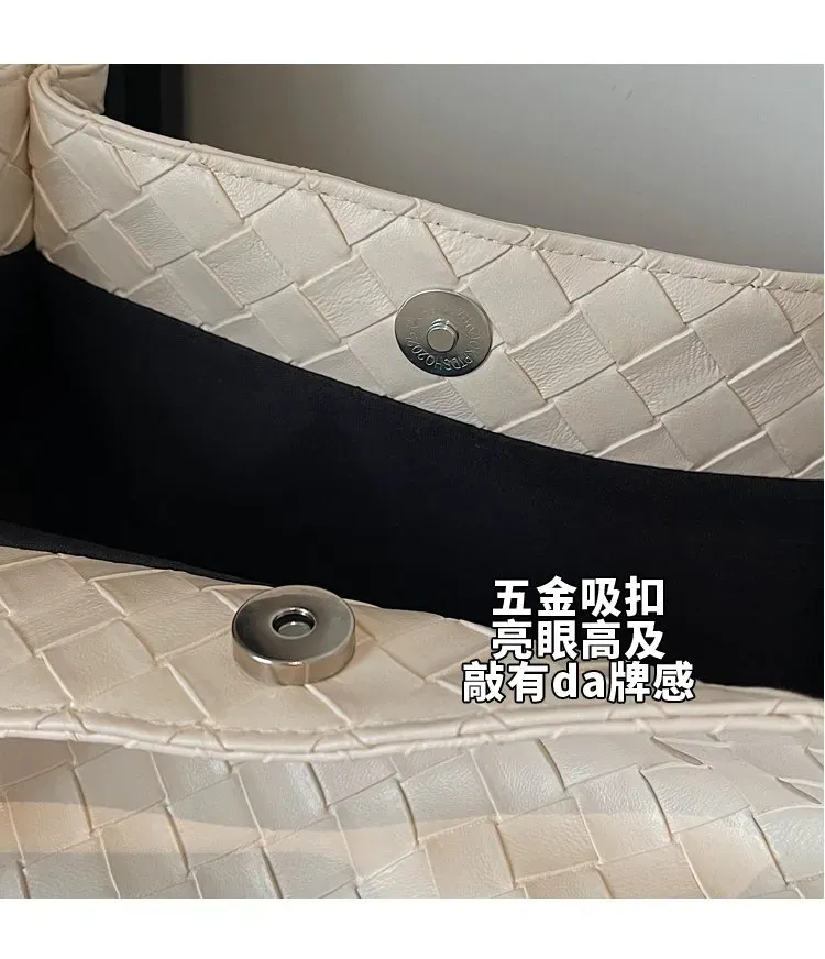 Tas Selempang Wanita Bahan PU Sintetis Model Quilted Warna Putih Bentuk Kotak Grosir Import