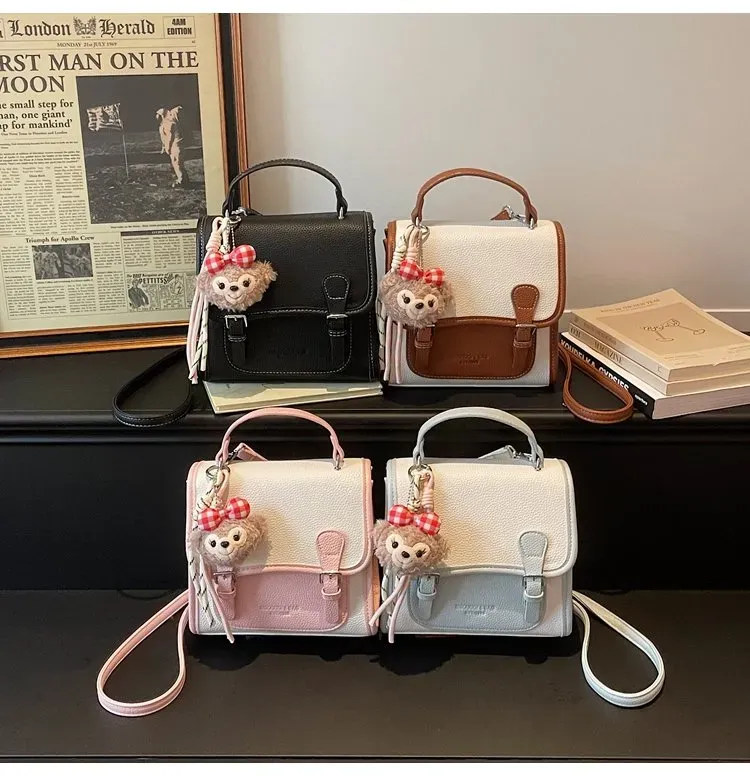 Tas Selempang Wanita Bahan PU Sintetis Polos Warna Hitam Bentuk Kotak Tali Dengan Gantungan
