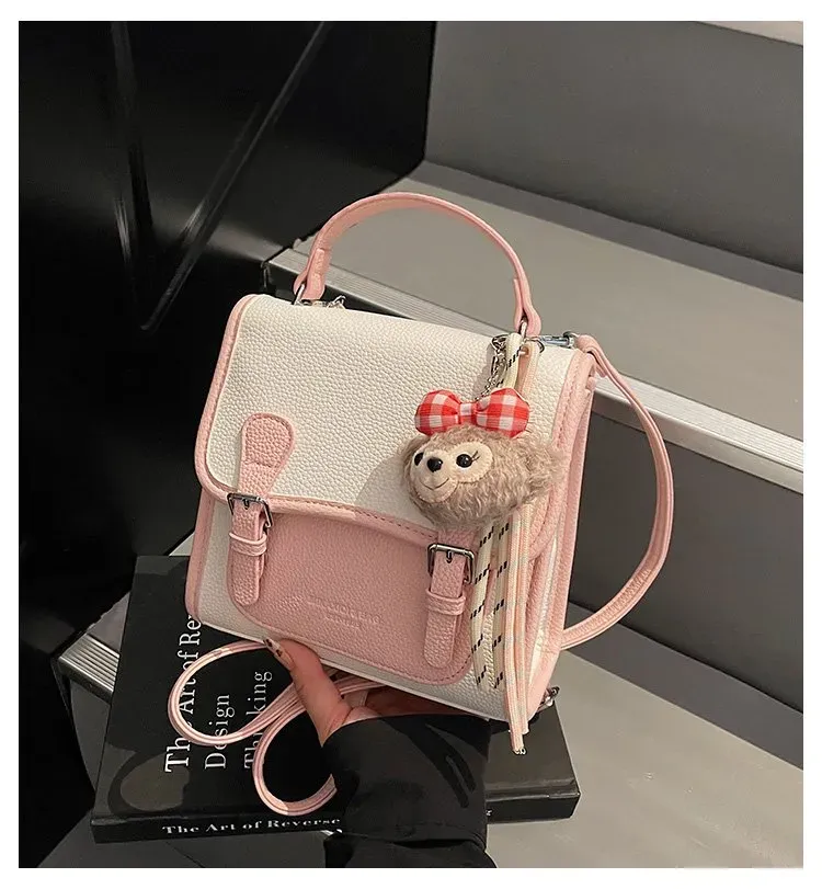Tas Selempang Wanita Bahan PU Sintetis Polos Warna Hitam Bentuk Kotak Tali Dengan Gantungan