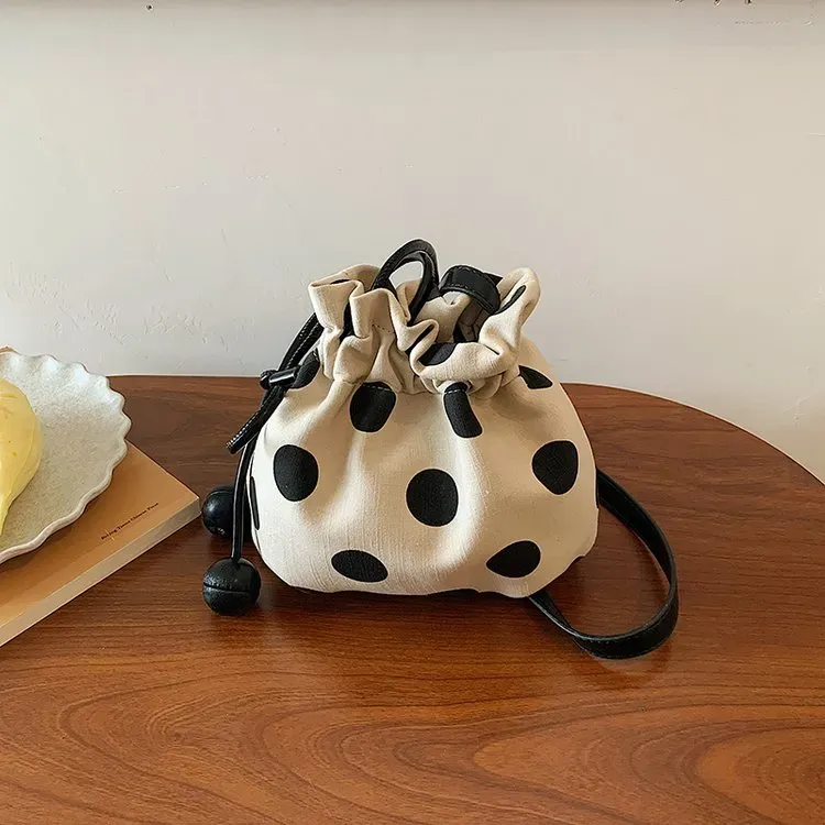 Tas Bucket Wanita Bahan PU Sintetis Motif Polkadot Warna Hitam Bentuk Bucket Grosir Import