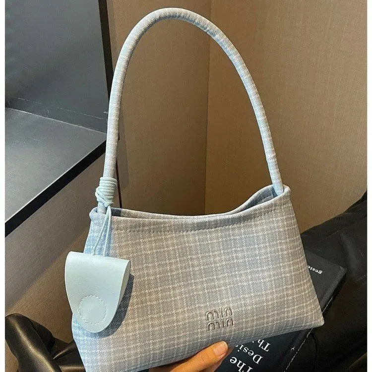Tas Selempang Wanita Bahan Kain Motif Plaid Warna Biru Bentuk Crescent Tali Grosir Import