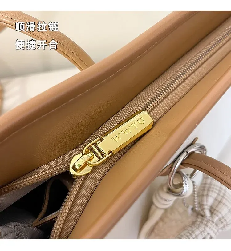 Tas Selempang Wanita Bahan PU Sintetis Polos Bentuk Kotak Tali Panjang Resleting Katalog Grosir
