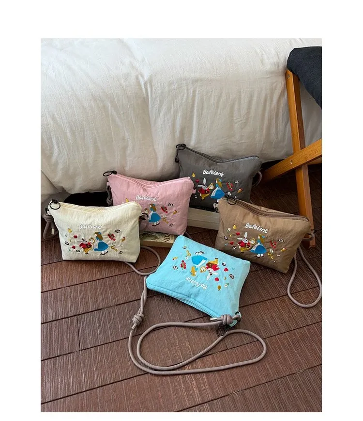 Tas Selempang Wanita Bahan PU Sintetis Motif Print Warna Beige Bentuk Kotak Tali Resleting