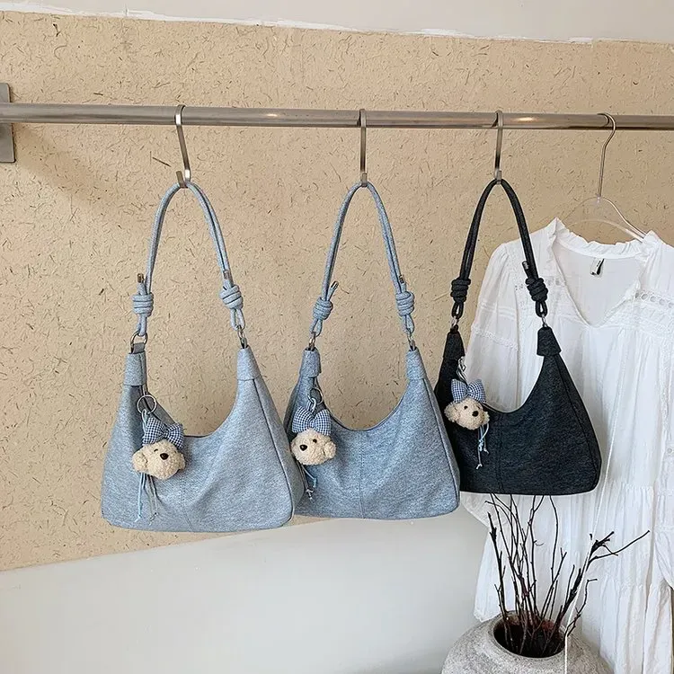 Tas Selempang Wanita Bahan PU Sintetis Polos Warna Hitam Model Hobo Tali Lebar Resleting