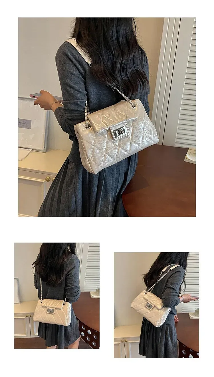 Tas Selempang Wanita Bahan PU Sintetis Model Quilted Warna Putih Bentuk Kotak Dengan Gantungan