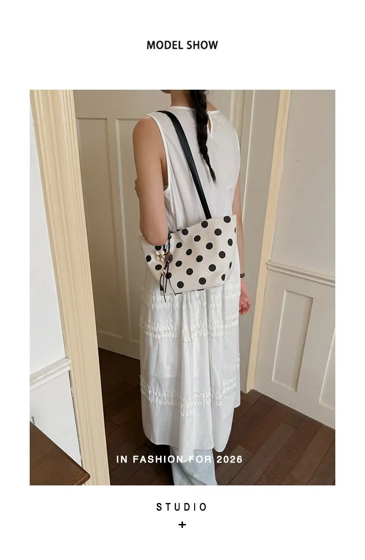 Tas Selempang Wanita Bahan PU Sintetis Motif Polkadot Warna Hitam Bentuk Kotak