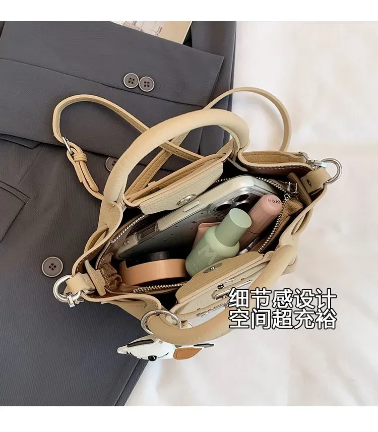 Tas Selempang Wanita Bahan PU Sintetis Polos Bentuk Kotak Tali Panjang Resleting