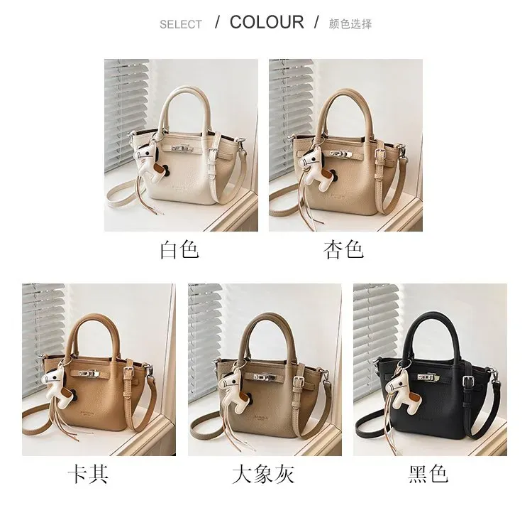 Tas Selempang Wanita Bahan PU Sintetis Polos Bentuk Kotak Tali Panjang Resleting