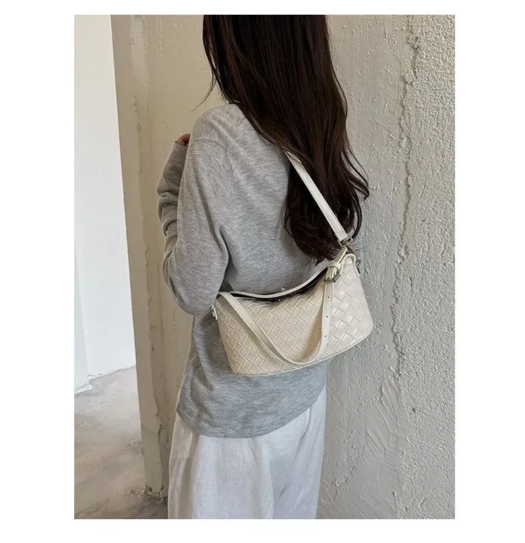 Tas Selempang Wanita Bahan PU Sintetis Model Quilted Warna Hitam Model Hobo Tali Stok Grosir