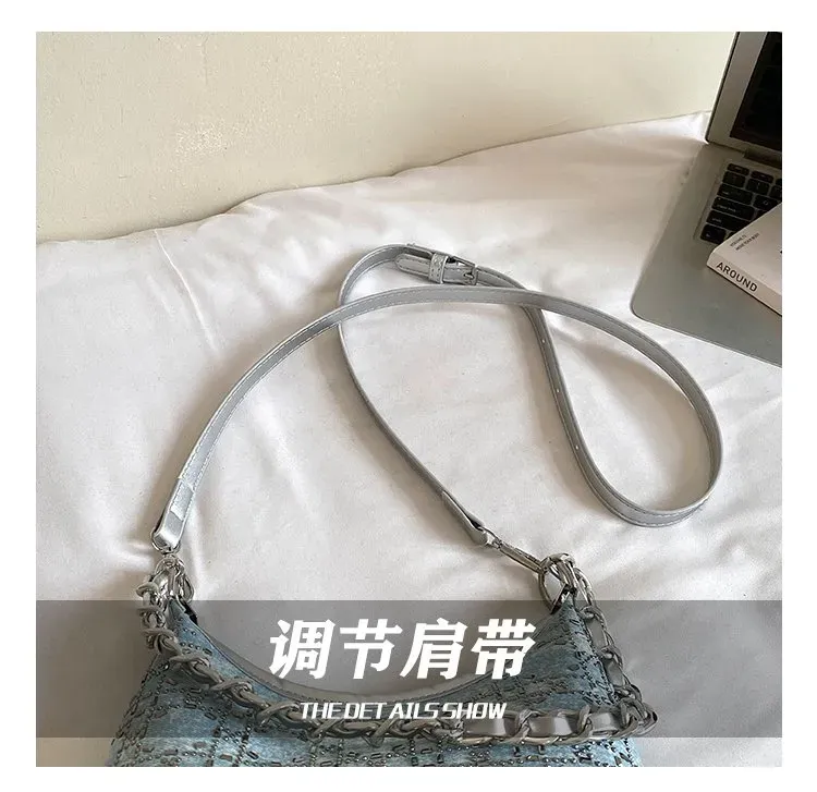 Tas Selempang Wanita Bahan Kain Motif Print Warna Biru Model Hobo Tali Rantai Grosir Import