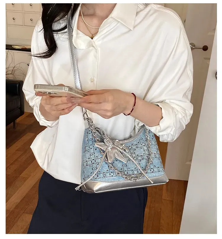 Tas Selempang Wanita Bahan Kain Motif Print Warna Biru Model Hobo Tali Rantai Grosir Import