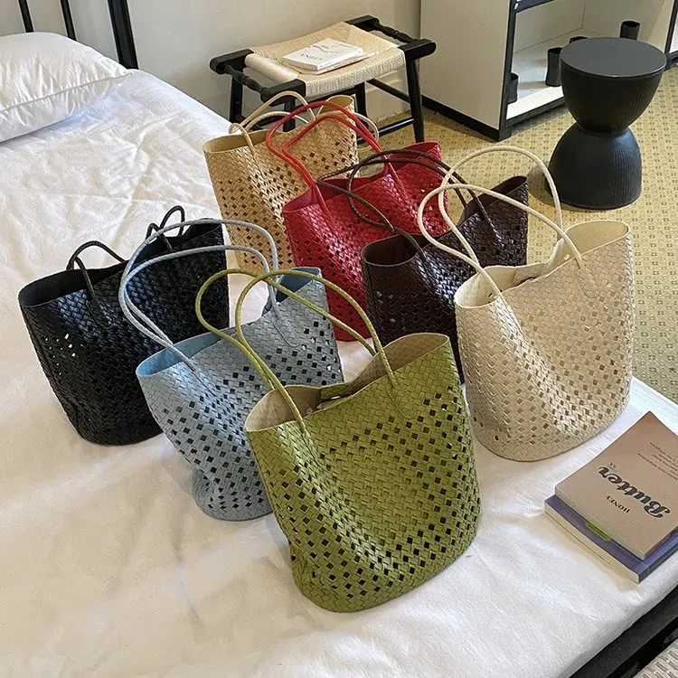 Tas Selempang Wanita Bahan PU Sintetis Motif Polkadot Warna Hitam Bentuk Kotak Pilihan Reseller