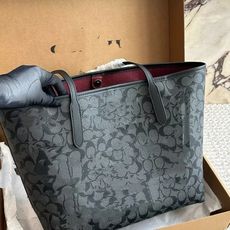 Tas Tote Wanita Bahan Kain Motif Print Warna Hitam Bentuk Kotak Tali Lebar Grosir Import