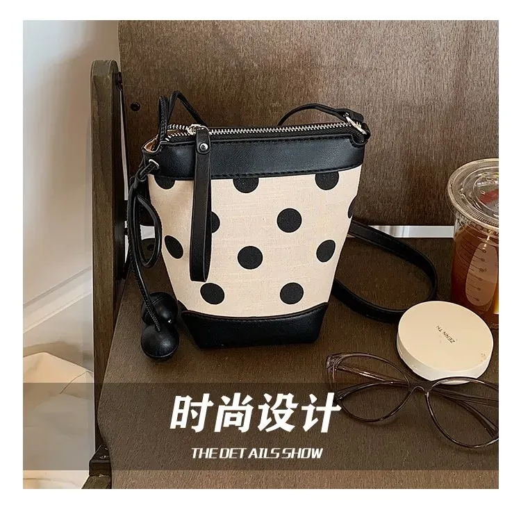Tas Bucket Wanita Bahan PU Sintetis Motif Polkadot Warna Hitam Bentuk Bucket Resleting Grosir