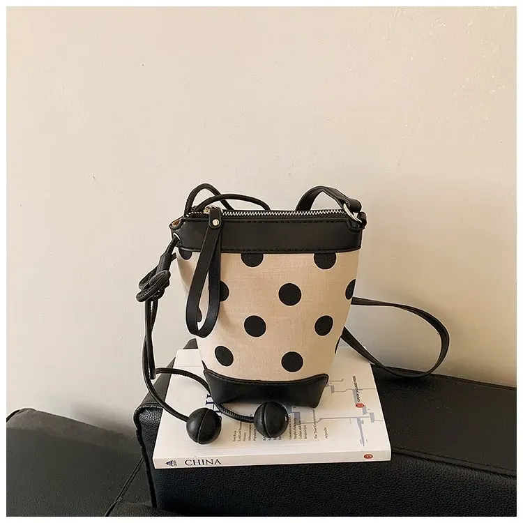 Tas Bucket Wanita Bahan PU Sintetis Motif Polkadot Warna Hitam Bentuk Bucket Resleting Grosir