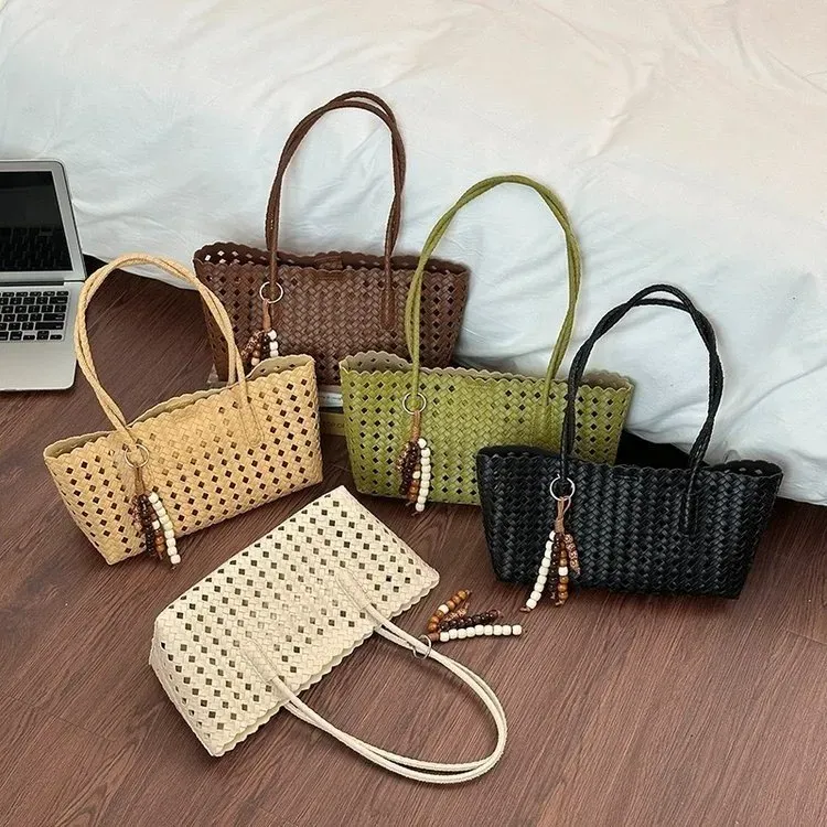 Tas Selempang Wanita Bahan PU Sintetis Motif Print Warna Putih Bentuk Crescent Resleting