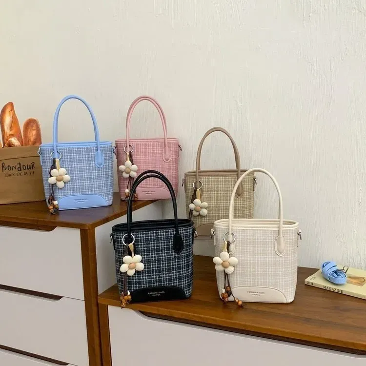 Tas Selempang Wanita Bahan PU Sintetis Motif Print Warna Putih Bentuk Crescent Resleting