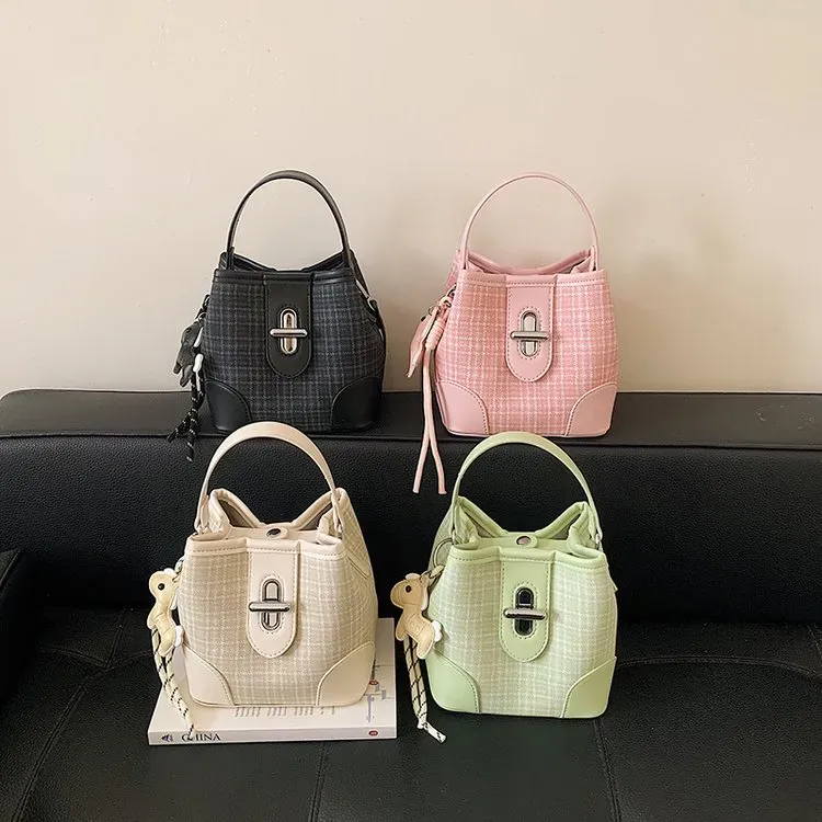 Tas Selempang Wanita Bahan PU Sintetis Polos Warna Hitam Bentuk Kotak Tali Lebar Grosir Import