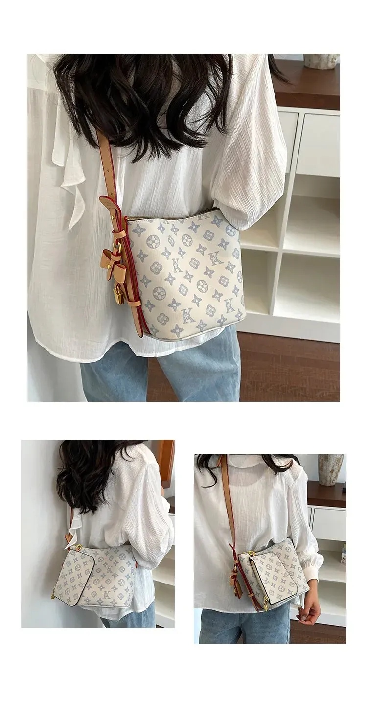 Tas Bucket Wanita Bahan PU Sintetis Motif Print Warna Biru Bentuk Bucket Tali Resleting Grosir