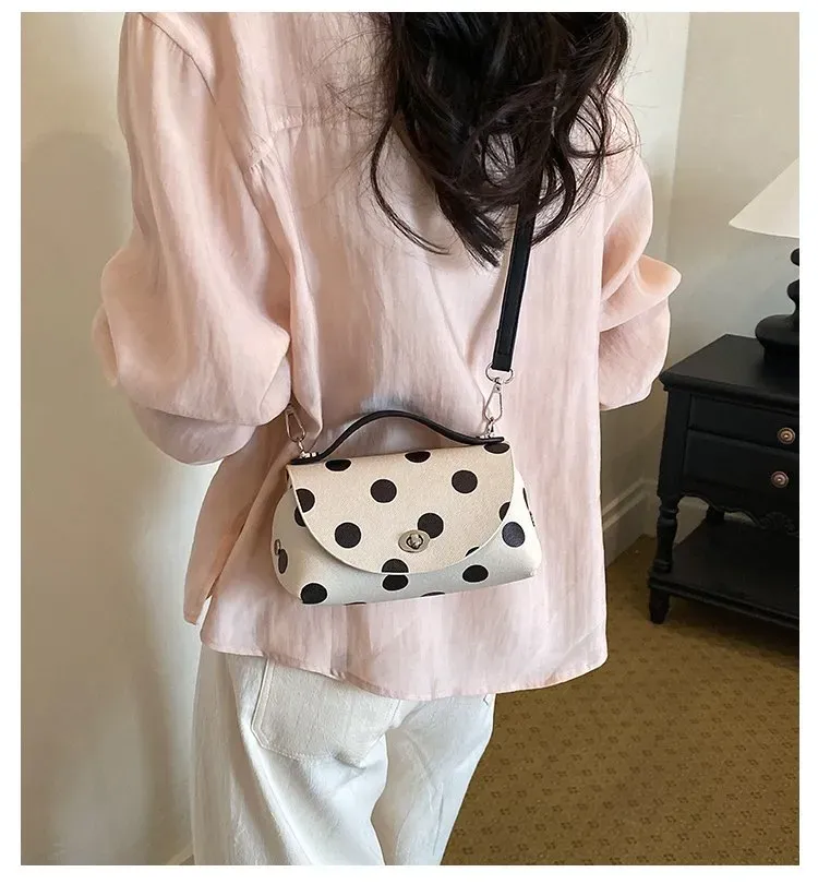 Tas Selempang Wanita Bahan PU Sintetis Motif Polkadot Warna Hitam Bentuk Kotak Katalog Grosir