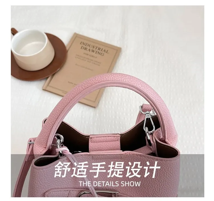 Tas Bucket Wanita Bahan PU Sintetis Polos Warna Pink Bentuk Bucket Tali Panjang Resleting