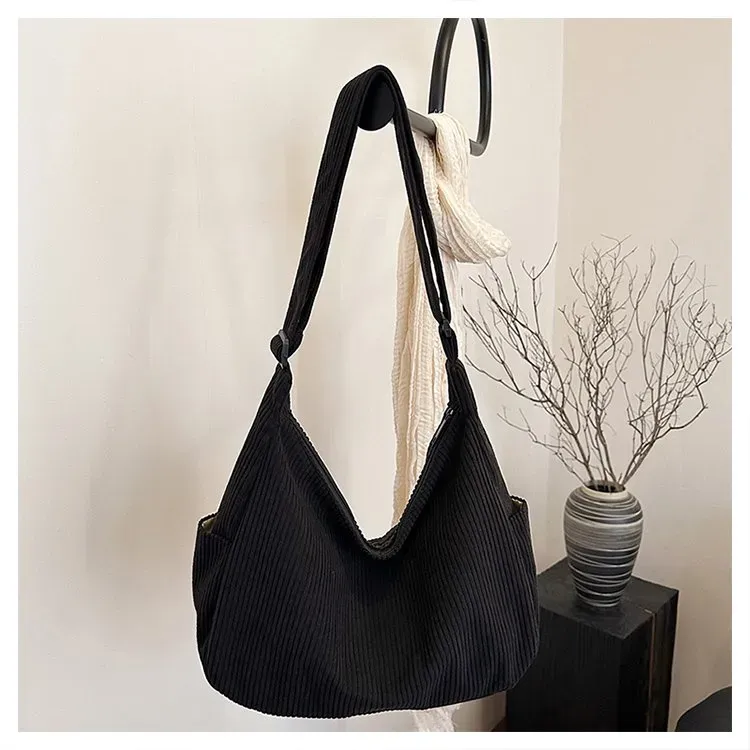 Tas Selempang Wanita Bahan PU Sintetis Polos Warna Hitam Model Hobo Tali Lebar Grosir Import