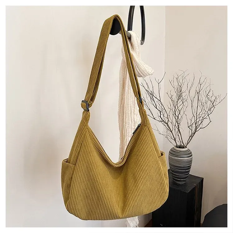 Tas Selempang Wanita Bahan PU Sintetis Polos Warna Hitam Model Hobo Tali Lebar Grosir Import