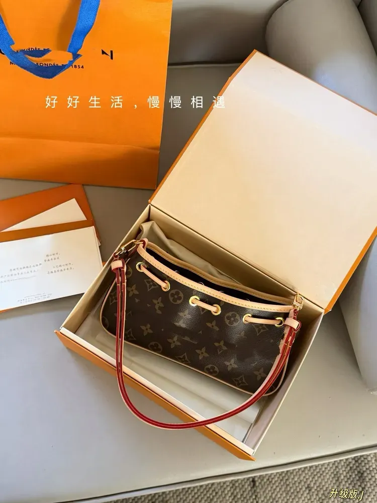 Tas Selempang Wanita Bahan Kain Motif Print Warna Merah Bentuk Kotak Tali Lebar Grosir Import