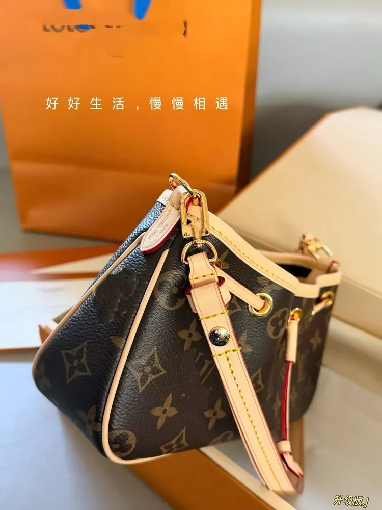 Tas Selempang Wanita Bahan Kain Motif Print Warna Merah Bentuk Kotak Tali Lebar Grosir Import