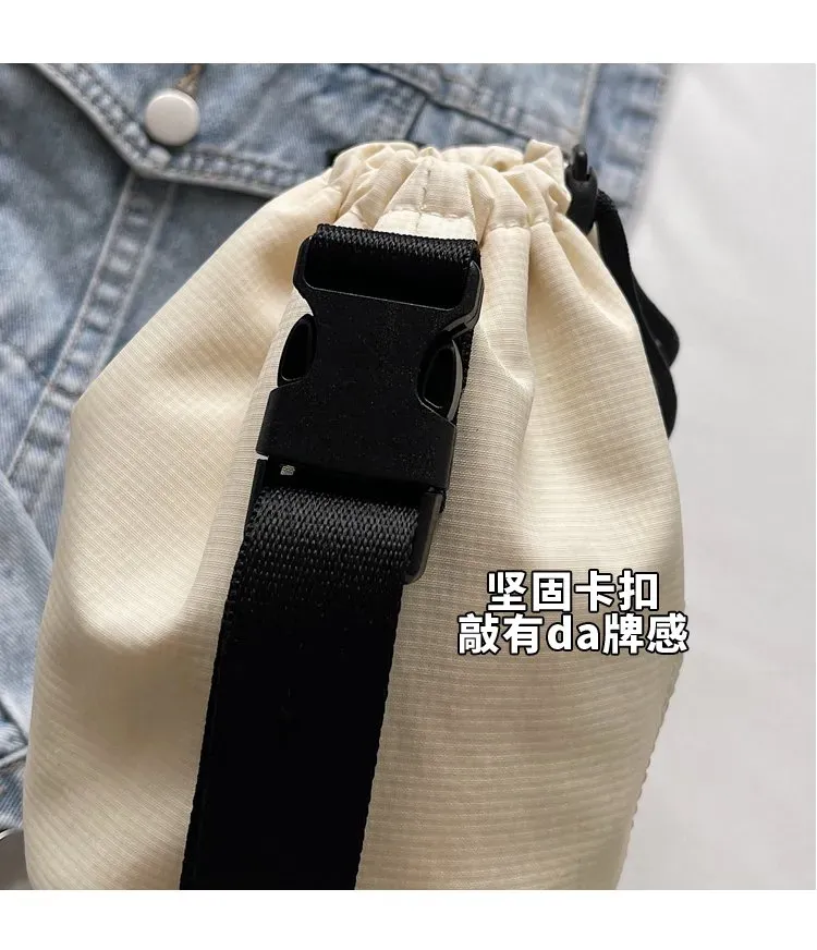 Tas Bucket Wanita Bahan PU Sintetis Polos Bentuk Bucket Tali Panjang Resleting Grosir Import
